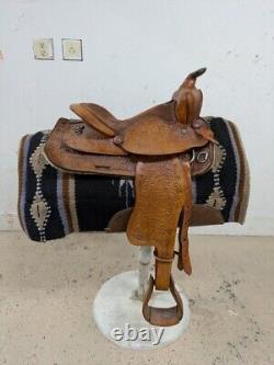 13.5 Inch Used R and R Western Pleasure Saddle 927-9304