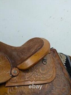 13.5 Inch Used R and R Western Pleasure Saddle 927-9304