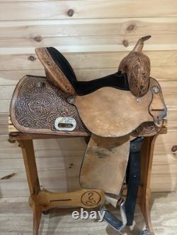 14 Circle Y The Proven Mansfield Western Barrel Saddle Model 6221 (2021 Year) 14 Circle Y The Proven Mansfield Western Barrel Saddle Model 6221 (2021 Year)