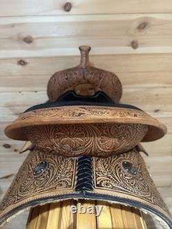 14 Circle Y The Proven Mansfield Western Barrel Saddle Model 6221 (2021 Year) 14 Circle Y The Proven Mansfield Western Barrel Saddle Model 6221 (2021 Year)