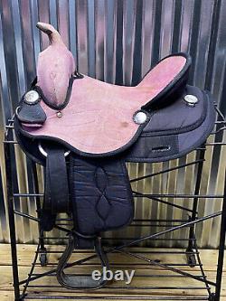 14 King Series Western Saddle Has Paint Stains On Seat