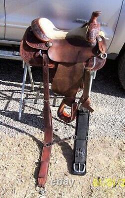 15 15.5 16 Silver Mesa Used Western Roping Pleasure Trail saddle rigged to ride