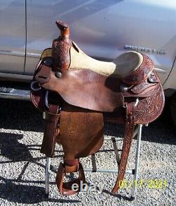 15 15.5 16 Silver Mesa Used Western Roping Pleasure Trail saddle rigged to ride