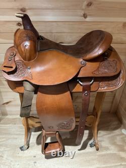 15.5 Circle Y All-Around Roping Western Saddle Model 3767 Includes tack Set