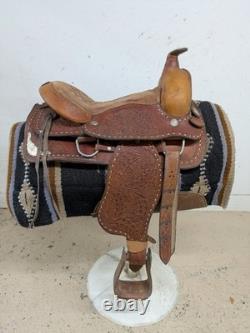 15.5 Used 3 Bar Western Show Saddle 1030-10860 Classic Leather Show Saddle