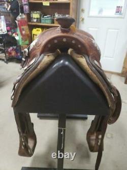 15.5 Used Blue Ribbon Western Show Saddle 56-194