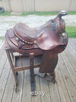 15 Circle Y Western Saddle. Vintage. 8 Gullet