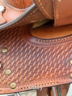 15 Crates Roundskirt Barrel Saddle- Deep Seat, Western, Basket Weave