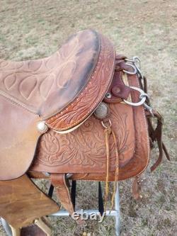 15 HEREFORD Textan Western Leather Tooled Saddle With Padded Seat