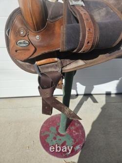 15 inch Used FABTRON Round Barrel Skirt Trail Saddle Light Weight Western Saddle