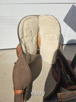 15 inch Used FABTRON Round Barrel Skirt Trail Saddle Light Weight Western Saddle