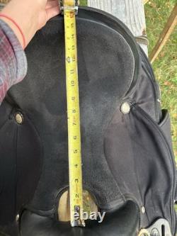 16'' Abetta Black Western Endurance Trail Saddle + Tough1 Hunter Green Pad