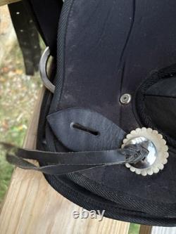 16'' Abetta Black Western Endurance Trail Saddle + Tough1 Hunter Green Pad