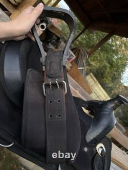 16'' Abetta Black Western Endurance Trail Saddle + Tough1 Hunter Green Pad