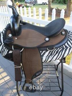 16'' Black Abetta 20501 classic round skirt Western barrel/trail saddle QH BARS