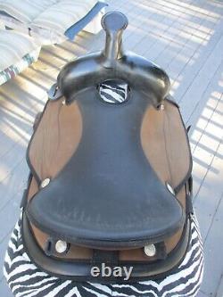 16'' Black Abetta 20501 classic round skirt Western barrel/trail saddle QH BARS