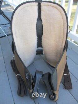 16'' Black Abetta 20501 classic round skirt Western barrel/trail saddle QH BARS