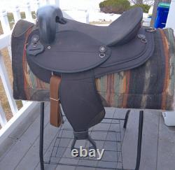 16'' Black Action co, Western Endurance Trail saddle w neoprene bottom QH BARS
