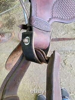 16 National Bridle Shop Tennesseen Deluxe Western Saddle