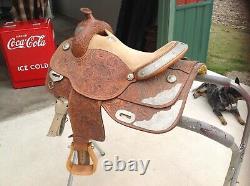 16 WESTERN SHOWMAN SADDLERY SADDLE OAK LEAF AND ACORN TOLLED Full QH Bars