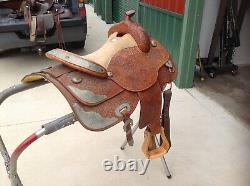 16 WESTERN SHOWMAN SADDLERY SADDLE OAK LEAF AND ACORN TOLLED Full QH Bars