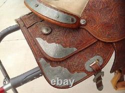 16 WESTERN SHOWMAN SADDLERY SADDLE OAK LEAF AND ACORN TOLLED Full QH Bars