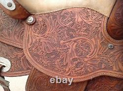 16 WESTERN SHOWMAN SADDLERY SADDLE OAK LEAF AND ACORN TOLLED Full QH Bars