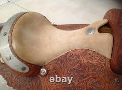 16 WESTERN SHOWMAN SADDLERY SADDLE OAK LEAF AND ACORN TOLLED Full QH Bars