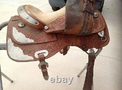 16 WESTERN SHOWMAN SADDLERY SADDLE OAK LEAF AND ACORN TOLLED Full QH Bars