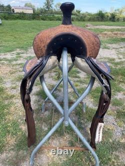 16 Western trail/pleasure saddle withbasket tooled two-tone leather