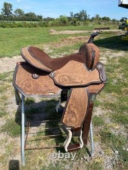 16 Western trail/pleasure saddle withbasket tooled two-tone leather