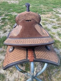 16 Western trail/pleasure saddle withbasket tooled two-tone leather