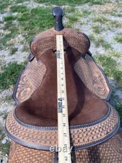 16 Western trail/pleasure saddle withbasket tooled two-tone leather