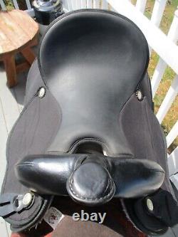 16'' Wide Black abetta 20515W-6 All Rounder Western saddle FQH BARS