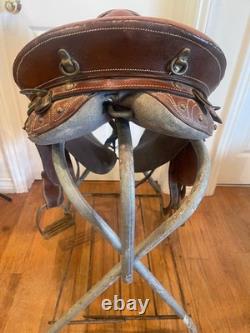 16 hornless Australian saddle withWestern matching leather cinch