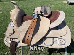 16 light rough out Western training saddle withsuede seat NWOT