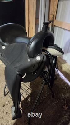 17 Abetta Gaited Comfort Western Trail Saddle Model # 20537-7BK EUC