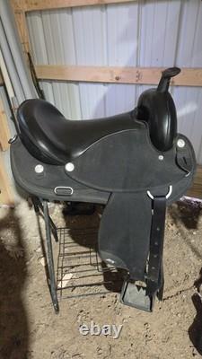 17 Abetta Gaited Comfort Western Trail Saddle Model # 20537-7BK EUC
