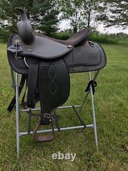 17'' Black Derby Originals Synthetic Western trail saddle