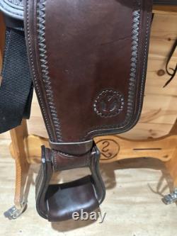 17 Circle Y Omaha Flex-Lite Round Skirt Western Trail Saddle Model 1554