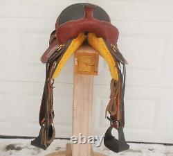 17 DAKOTA 2212 HandMade TOOLED Leather Trail SaddleFQHBLIGHTLY USEDMade USA