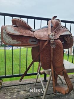 17 Double T Western Show Saddle, Light Oil