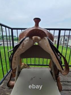 17 Double T Western Show Saddle, Light Oil