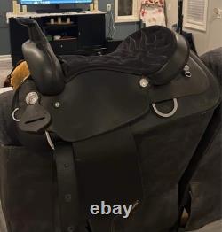 17 Wintec Western Saddle