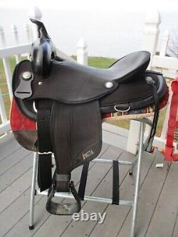 17'' black abetta Original Western trail saddle regular QH BARS