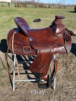 17 dark oil slick seat Wade Western saddle with matching tack