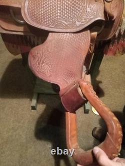 17in Roping Saddle With 7 In Gullet