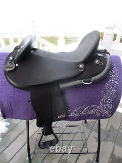 18'' Black Abetta 20511-8 Endurance Trail Western saddle SQH BARS