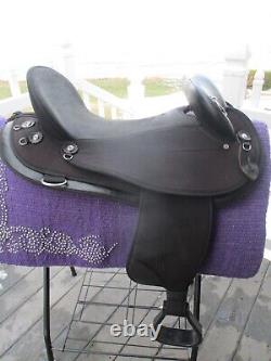 18'' Black Abetta 20511-8 Endurance Trail Western saddle SQH BARS