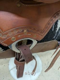 2-1324 15.5 inch Used McCall Mclite Western All Around Saddle